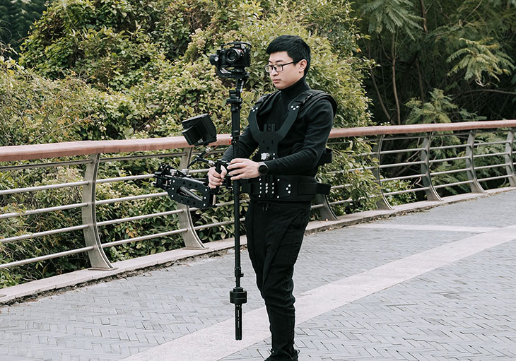 B400 Gimbal stabilizer Steadicam system to relieve up and down shake